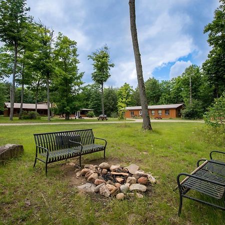 Madawaska Lodge-Cottage Exterior foto