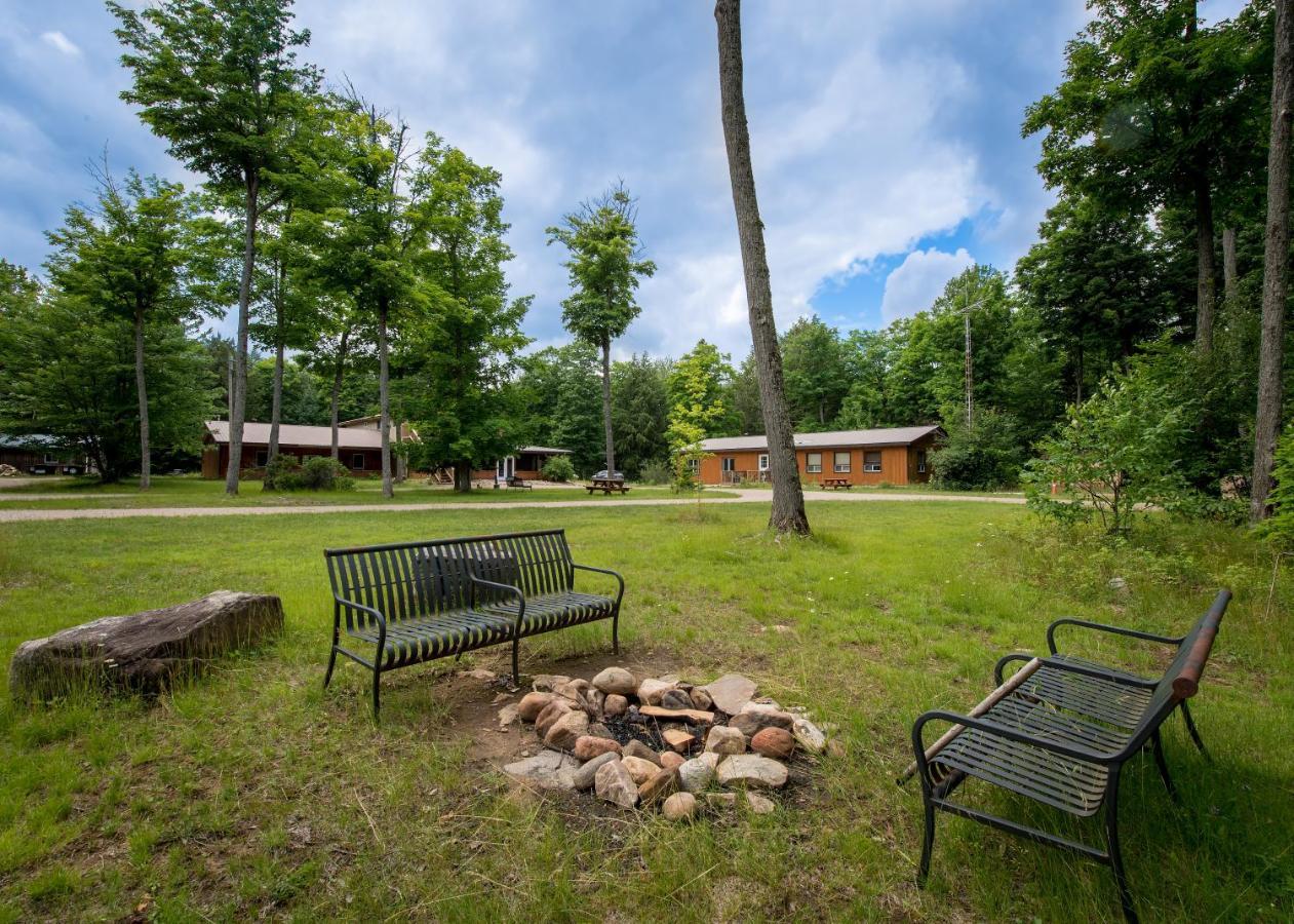 Madawaska Lodge-Cottage Exterior foto