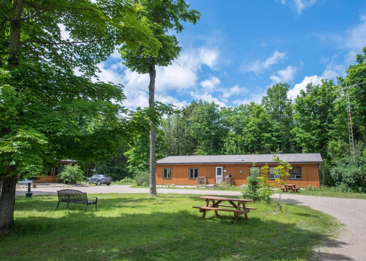 Madawaska Lodge-Cottage Exterior foto